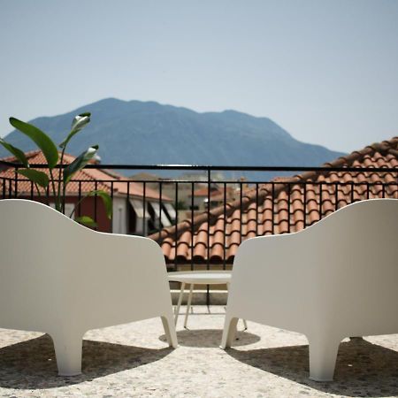 Onos - 2 Bedroom 2 Bathroom Penthouse With Terrace In Old Town Kalamata Exterior photo