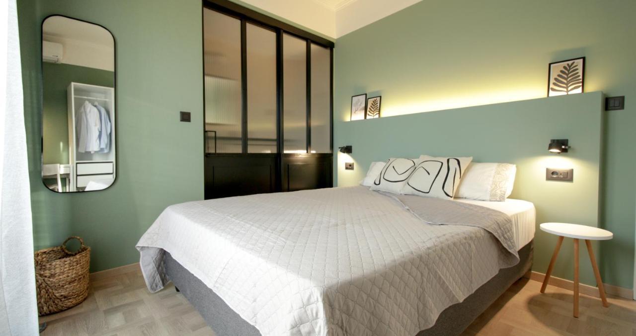 Onos - 2 Bedroom 2 Bathroom Penthouse With Terrace In Old Town Kalamata Exterior photo