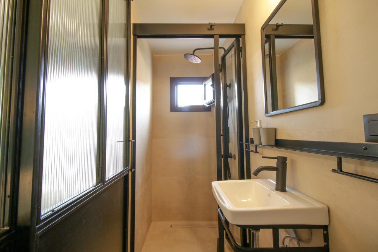 Onos - 2 Bedroom 2 Bathroom Penthouse With Terrace In Old Town Kalamata Exterior photo