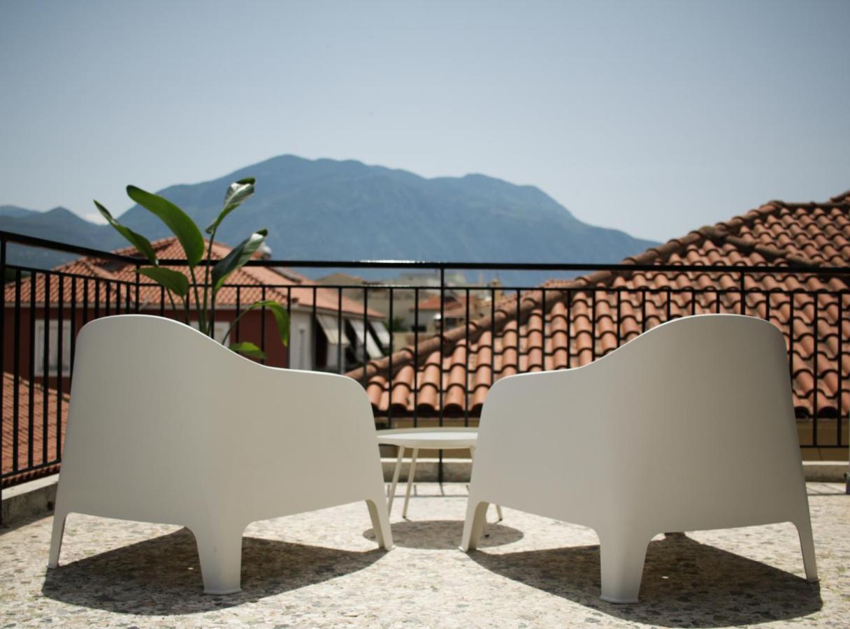 Onos - 2 Bedroom 2 Bathroom Penthouse With Terrace In Old Town Kalamata Exterior photo