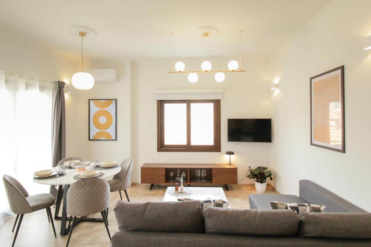 Onos - 2 Bedroom 2 Bathroom Penthouse With Terrace In Old Town Kalamata Exterior photo