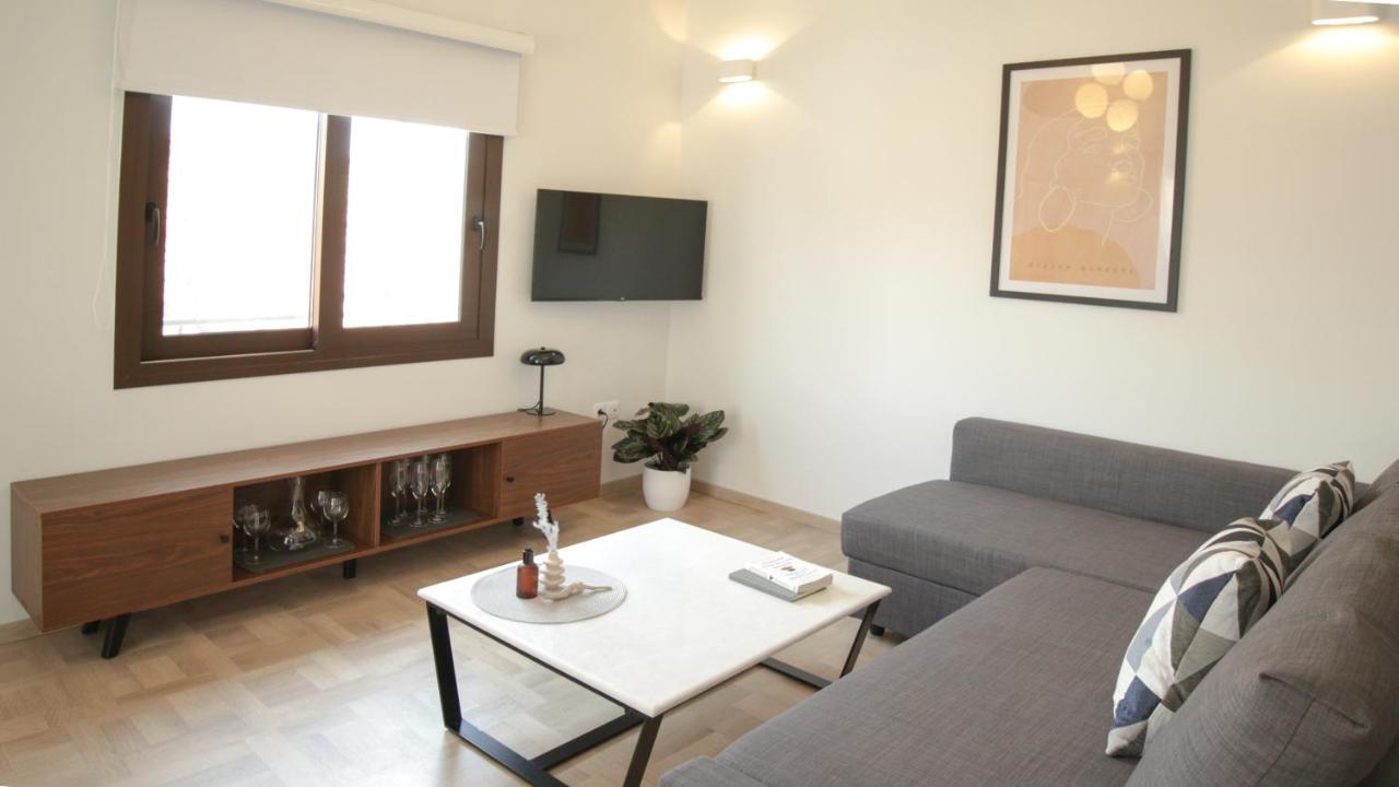 Onos - 2 Bedroom 2 Bathroom Penthouse With Terrace In Old Town Kalamata Exterior photo