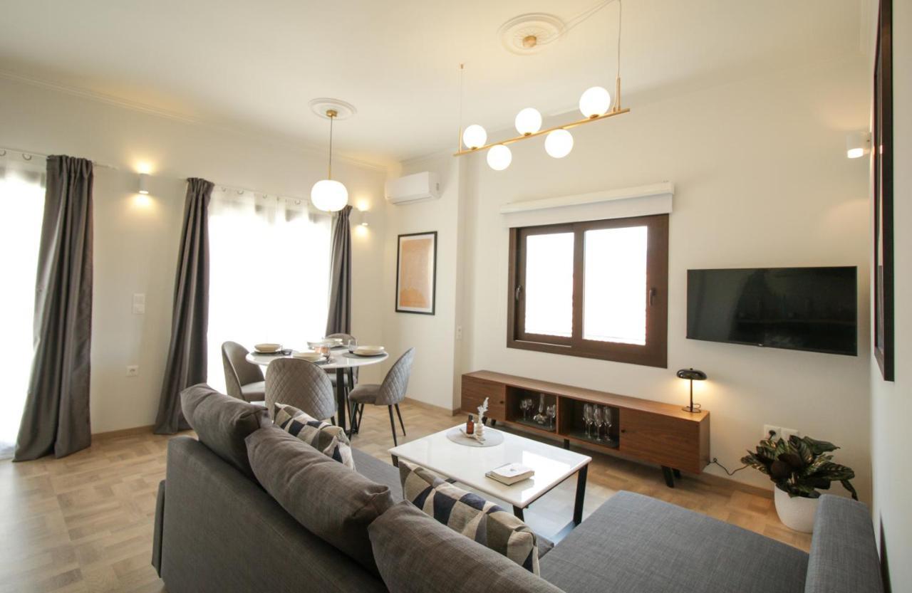 Onos - 2 Bedroom 2 Bathroom Penthouse With Terrace In Old Town Kalamata Exterior photo