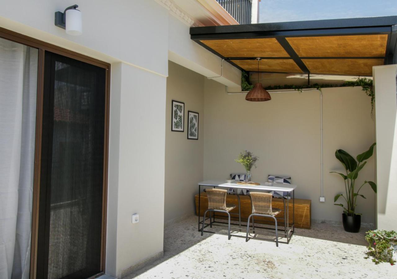 Onos - 2 Bedroom 2 Bathroom Penthouse With Terrace In Old Town Kalamata Exterior photo